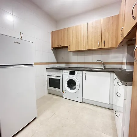 Luxurious Spacious Three Bedroom On Beachfront Appartement *
