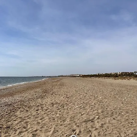 Luxurious Spacious Three Bedroom On Beachfront *