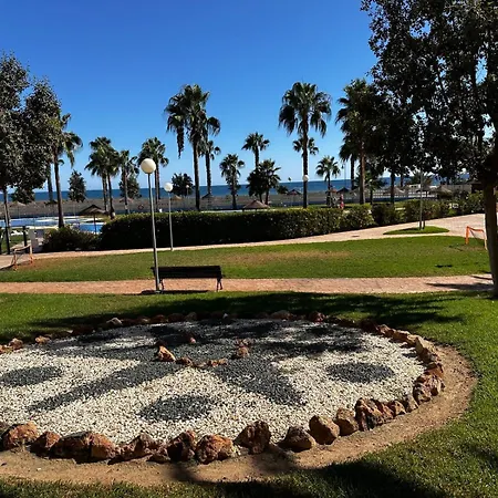 Luxurious Spacious Three Bedroom On Beachfront *