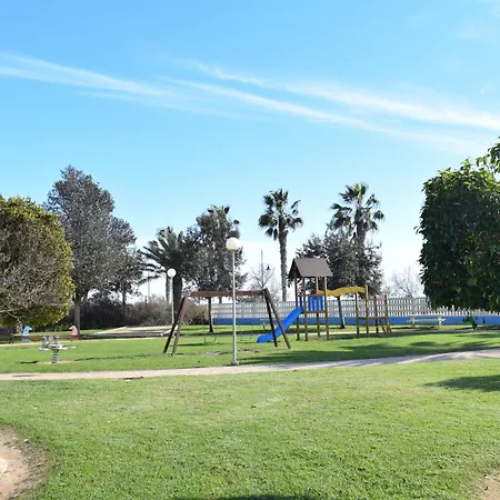 Luxurious Spacious Three Bedroom On Beachfront *