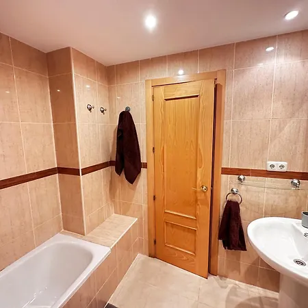 Apartment Luxurious Spacious Three Bedroom On Beachfront *